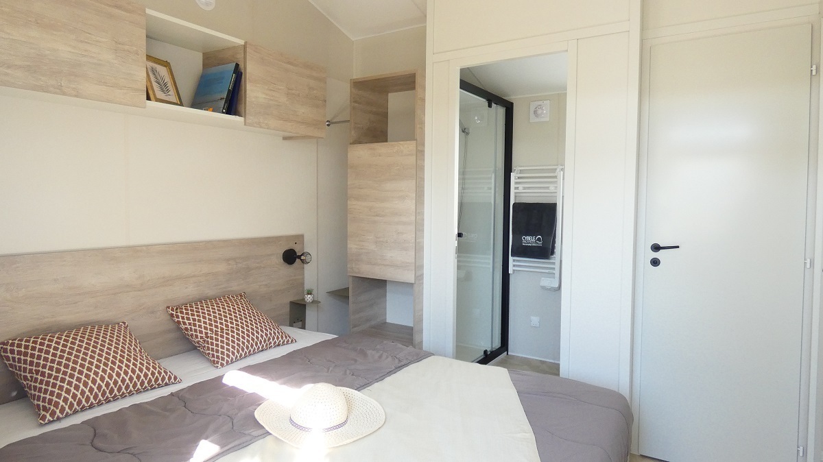 Escapade en Loire Atlantique |Hébergement duo premium avec jacuzzi | Camping Les Brillas 3 étoiles