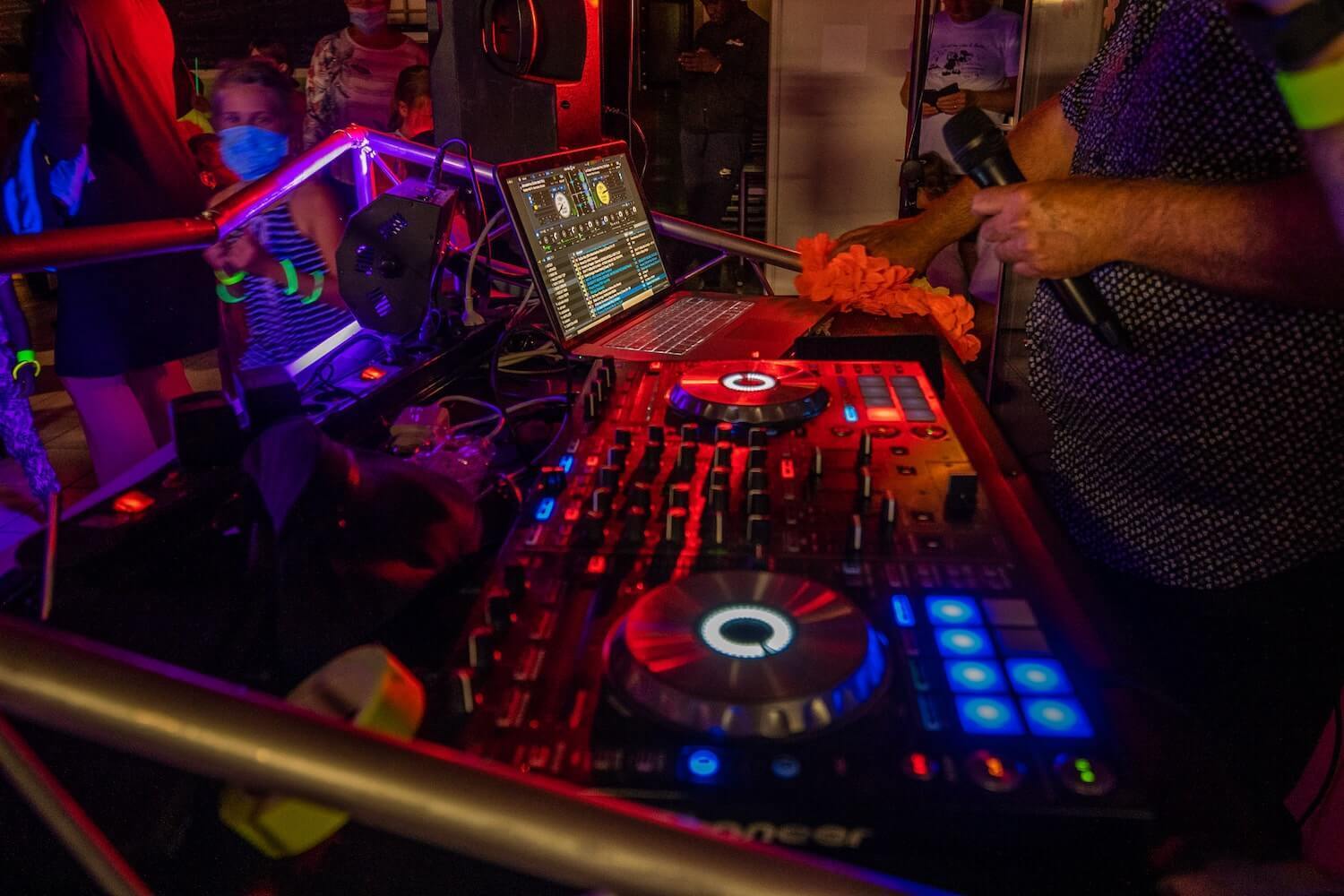 soiree-dj-camping-les-brillas